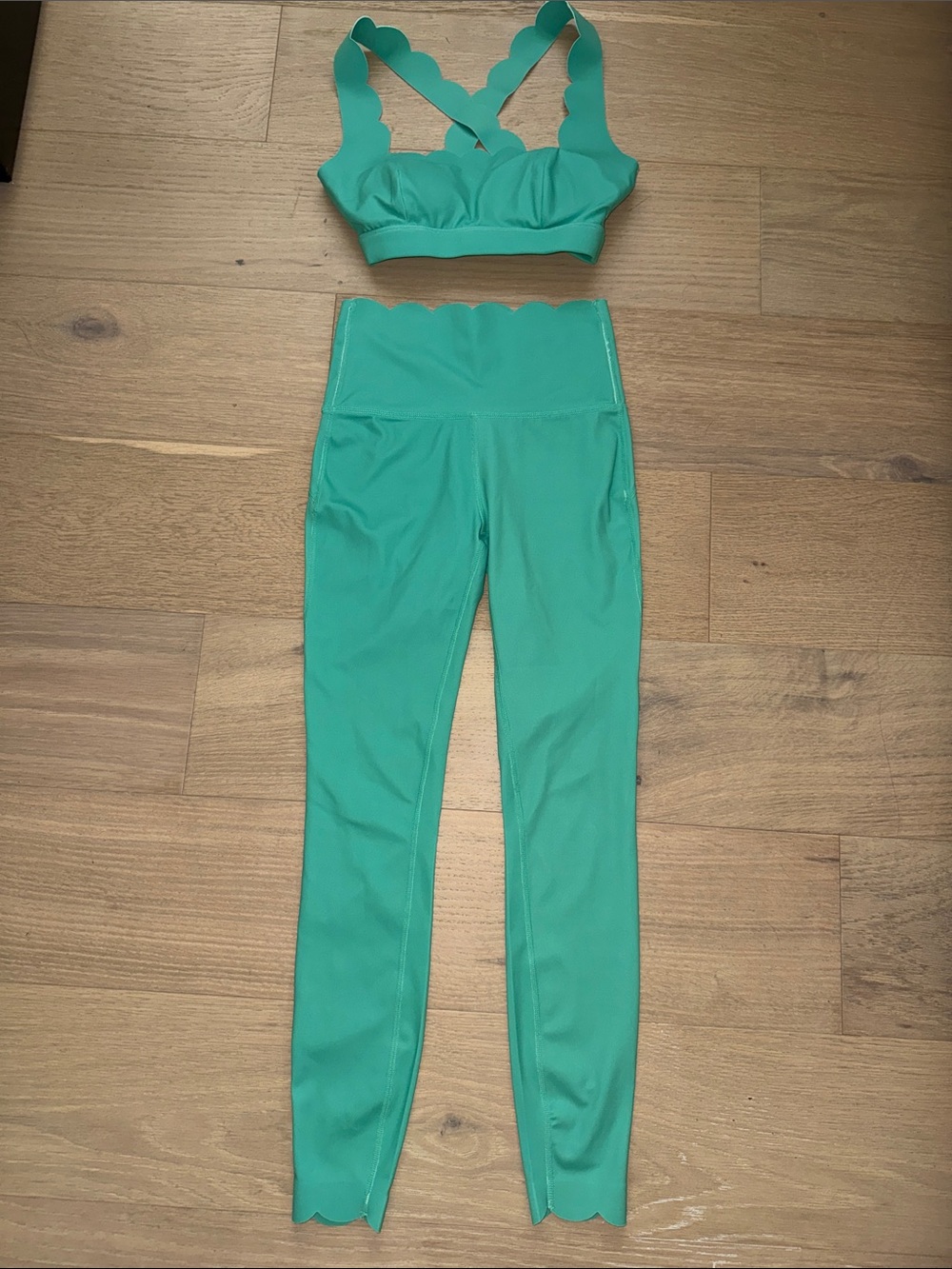Scallop-Edge High-Waist Leggings & Bralette Set - Green Coco Lillys Small S